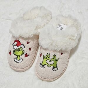 American Eagle Slippers Size 7 Pink Grinch Hearts Faux Fur Fall Winter Gifts New